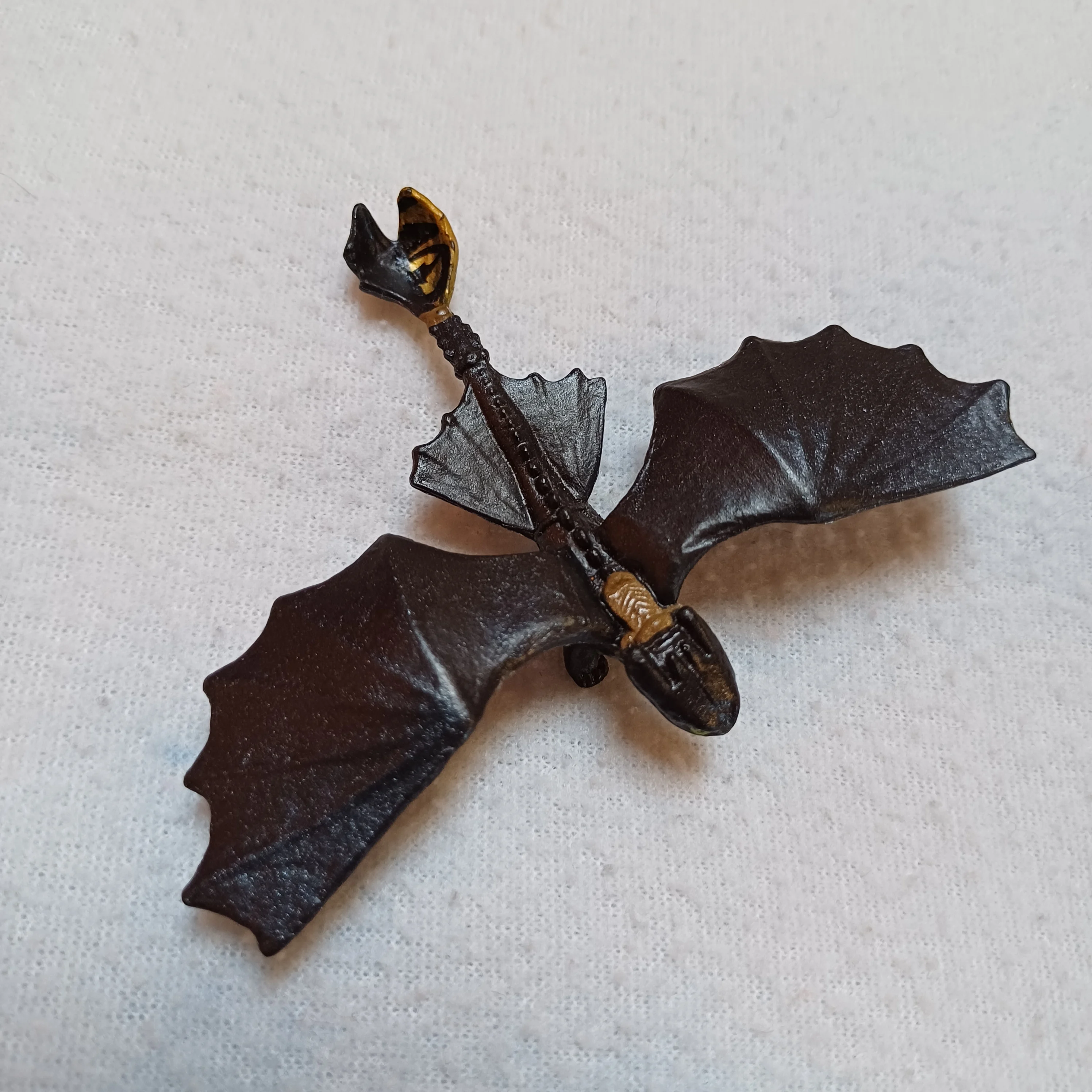 Exclusive yellow tail Toothless