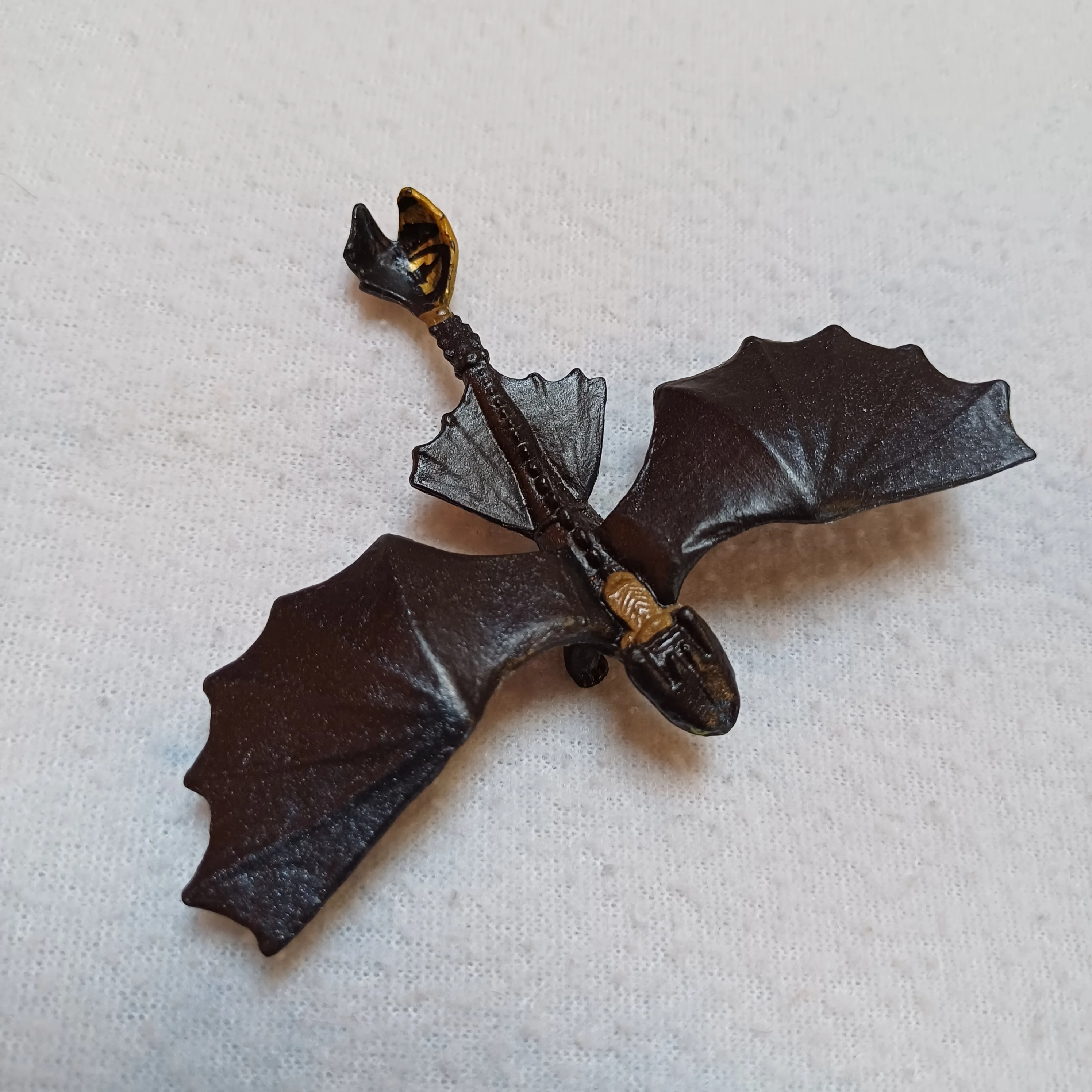 Exclusive yellow tail Toothless